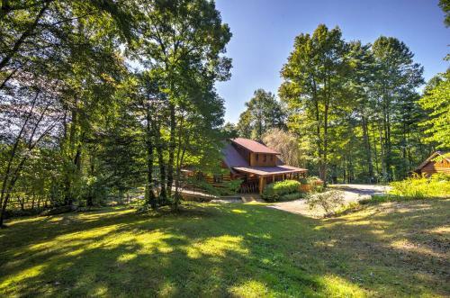 Upper Lodge Brevard Cabin On 80 Acres With Pool!