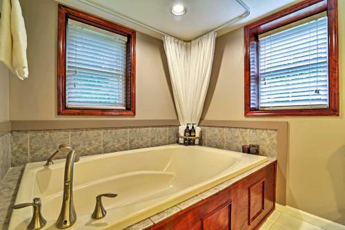 Fox Hollow Beautiful Black Mountain Apartment!