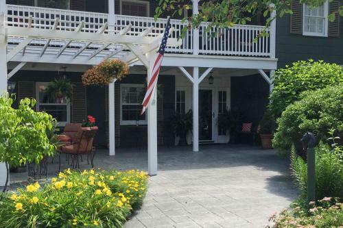Historic Brevard Home With Deck, Walk Downtown!