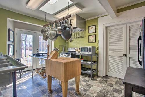 Historic Brevard Home With Deck, Walk Downtown!