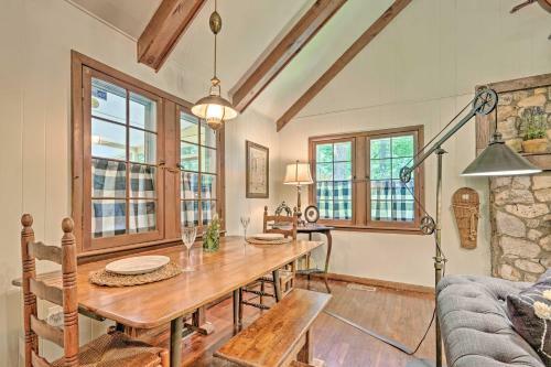 Cozy 2-acre Historic Black Mountain Cabin With View!