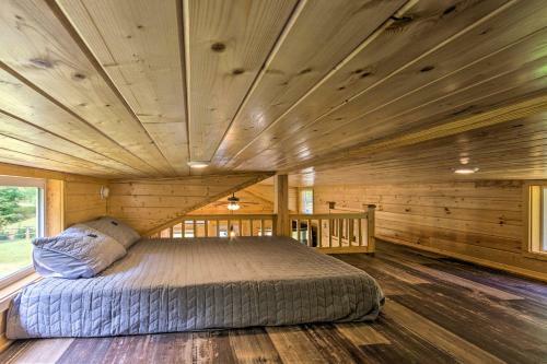 Brevard Cabin Tiny Living Near Big Adventure