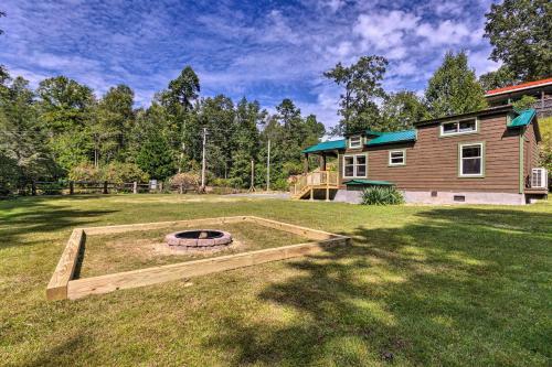 Brevard Cabin Tiny Living Near Big Adventure