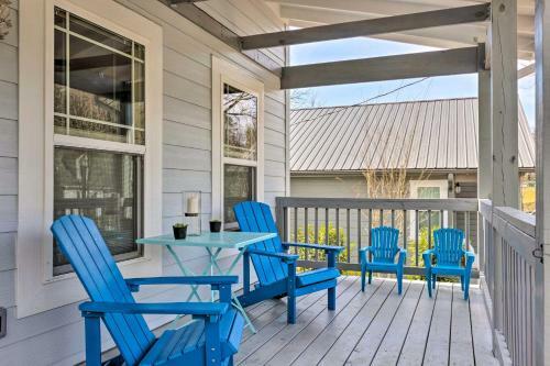 Downtown Brevard Retreat With Fire Pit And Deck!