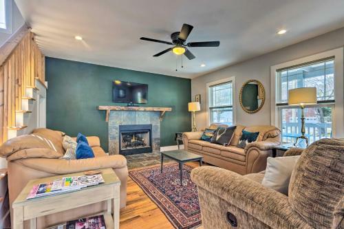 Downtown Brevard Retreat With Fire Pit And Deck!