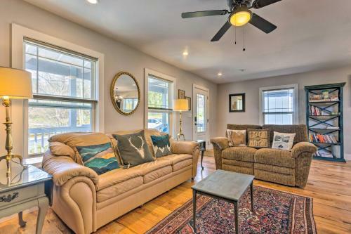 Downtown Brevard Retreat With Fire Pit And Deck!