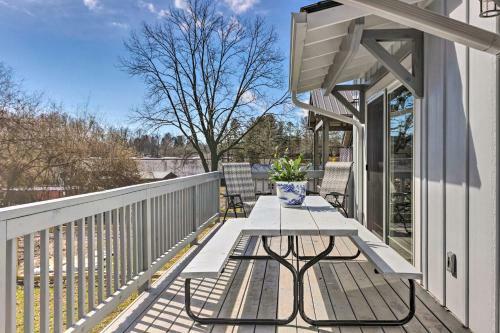 Downtown Brevard Retreat With Fire Pit And Deck!