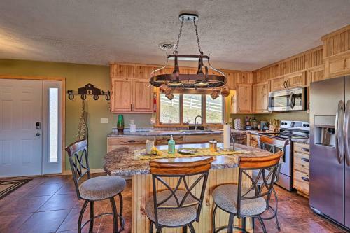 Comfy Ranch Apartment In New River Stables!