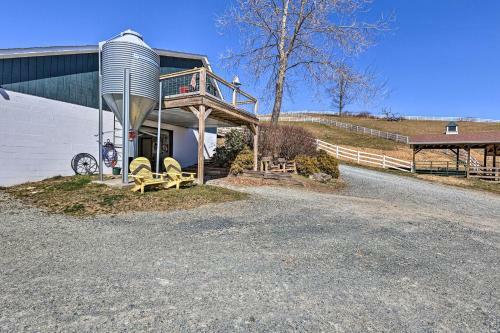 Comfy Ranch Apartment In New River Stables!