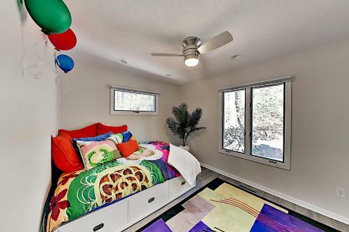 Spacious Lakefront Home - Pool, Tennis & Golf Home