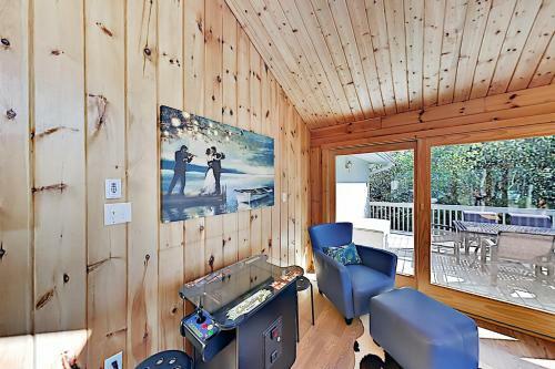 Spacious Lakefront Home - Pool, Tennis & Golf Home