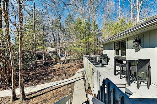 Spacious Lakefront Home - Pool, Tennis & Golf Home