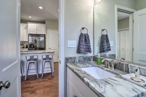 Modern Mountain Escape - Near Hiking Trails!