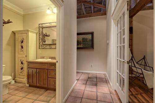Hosteeva - Bryson City Loft 3br Luxury Getaway