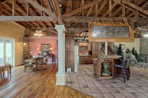 Hosteeva - Bryson City Loft 3br Luxury Getaway
