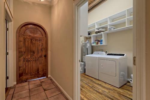 Hosteeva - Bryson City Loft 3br Luxury Getaway