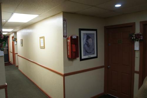 Hotel Royalinn & Suites