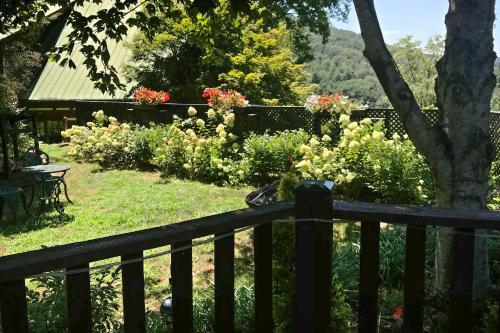 Quaint Bryson City Cottage With Smoky Mountain Views!
