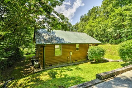 Fox Creek Hillside Cabin With Hot Tub And Fire Pit!