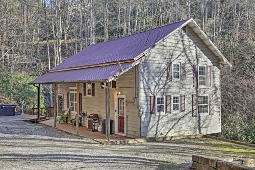 Bryson City Cottage With Hot Tub And Waterfall Views!