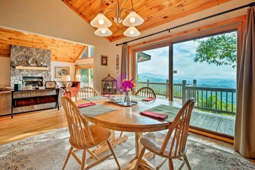 4-acre Bryson City Mountain Home With Deck And Grill!