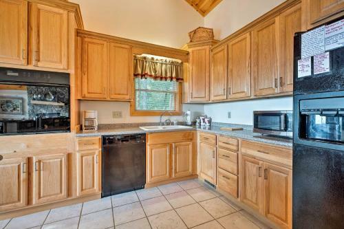 4-acre Bryson City Mountain Home With Deck And Grill!