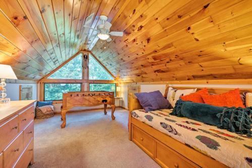 4-acre Bryson City Mountain Home With Deck And Grill!