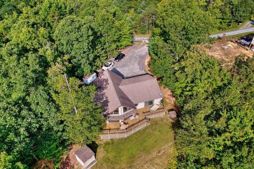 4-acre Bryson City Mountain Home With Deck And Grill!
