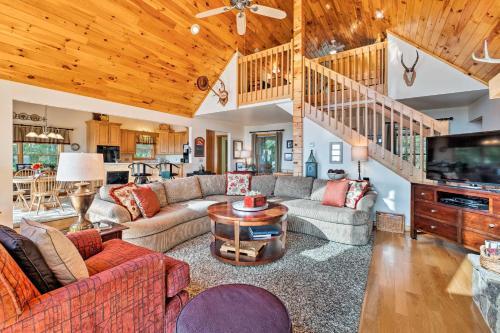 4-acre Bryson City Mountain Home With Deck And Grill!