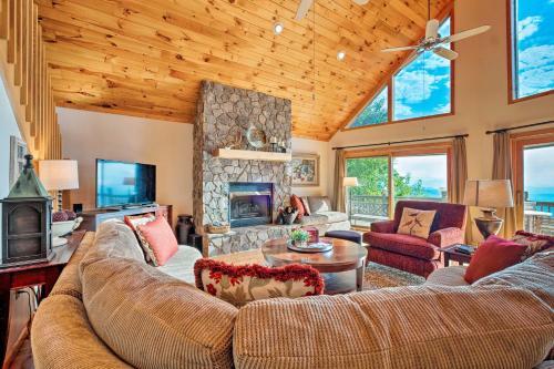 4-acre Bryson City Mountain Home With Deck And Grill!
