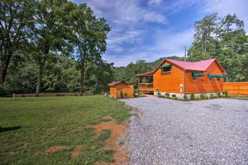 Charming Riverfront Cabin With Private Deck And Hot Tub