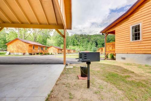 Charming Riverfront Cabin With Private Deck And Hot Tub