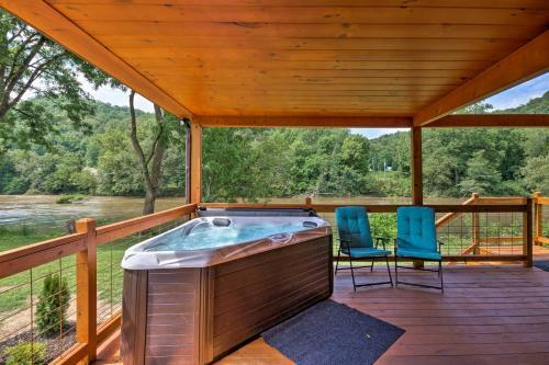 Charming Riverfront Cabin With Private Deck And Hot Tub
