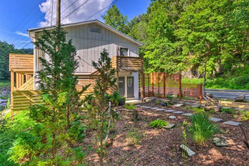 Apartamento Burnsville Studio On Cane River With Fire Pit!