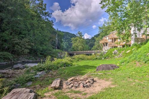 Apartamento Burnsville Studio On Cane River With Fire Pit!