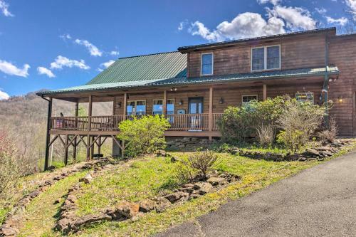 Burnsville Cabin With Wraparound Deck, Mtn View