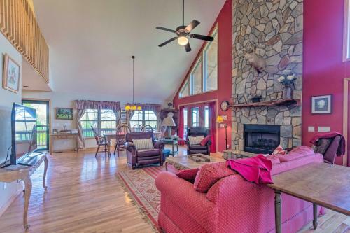 Burnsville Cabin With Wraparound Deck, Mtn View