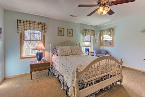 Burnsville Cabin With Wraparound Deck, Mtn View