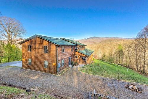 Burnsville Cabin With Wraparound Deck, Mtn View