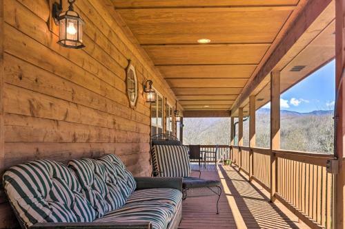 Burnsville Cabin With Wraparound Deck, Mtn View