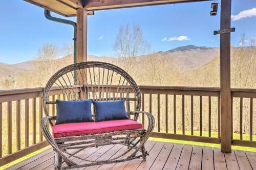 Burnsville Cabin With Wraparound Deck, Mtn View
