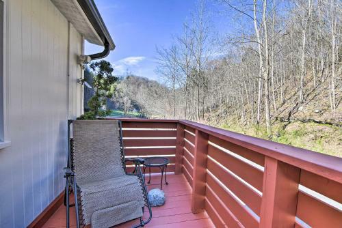 Apartamento Burnsville Apt With River View, 10mi To Hiking!
