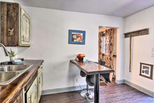 Apartamento Burnsville Apt With River View, 10mi To Hiking!