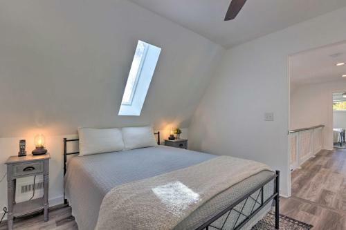 Reclusive Mountaintop Home With Stunning Views!