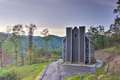Spacious Mountain Escape Near Mount Mitchell!