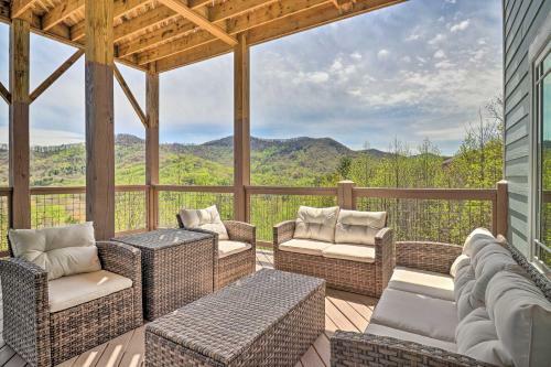 Modern Candler Gem With View, Great For Couples
