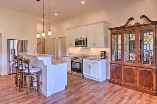 Modern Candler Gem With View, Great For Couples