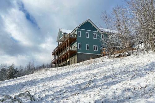 Modern Candler Gem With View, Great For Couples