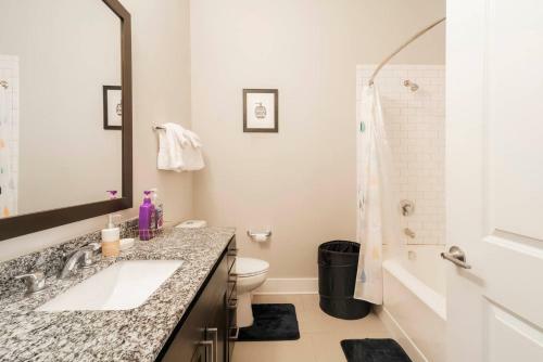 Apartamento Queen Bed Near Downtown, Shopping & Restaurants