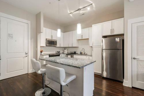 Apartamento Queen Bed Near Downtown, Shopping & Restaurants